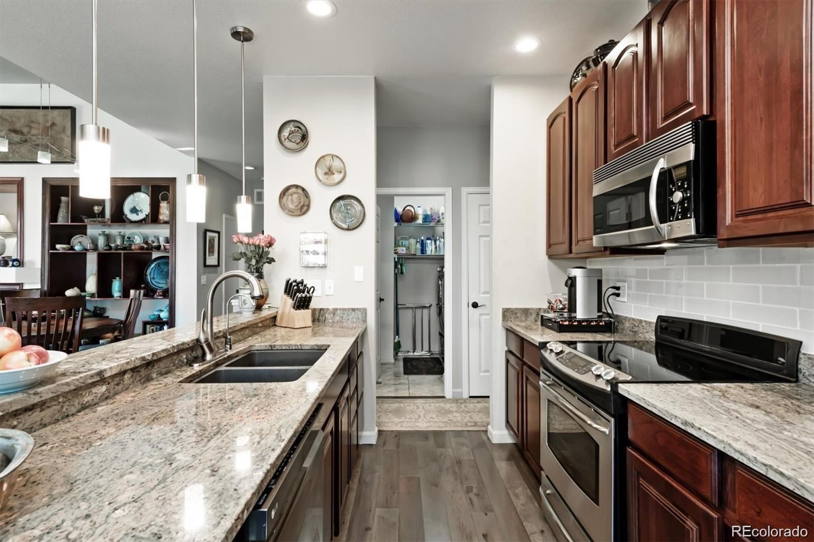 2700 W Greens Place