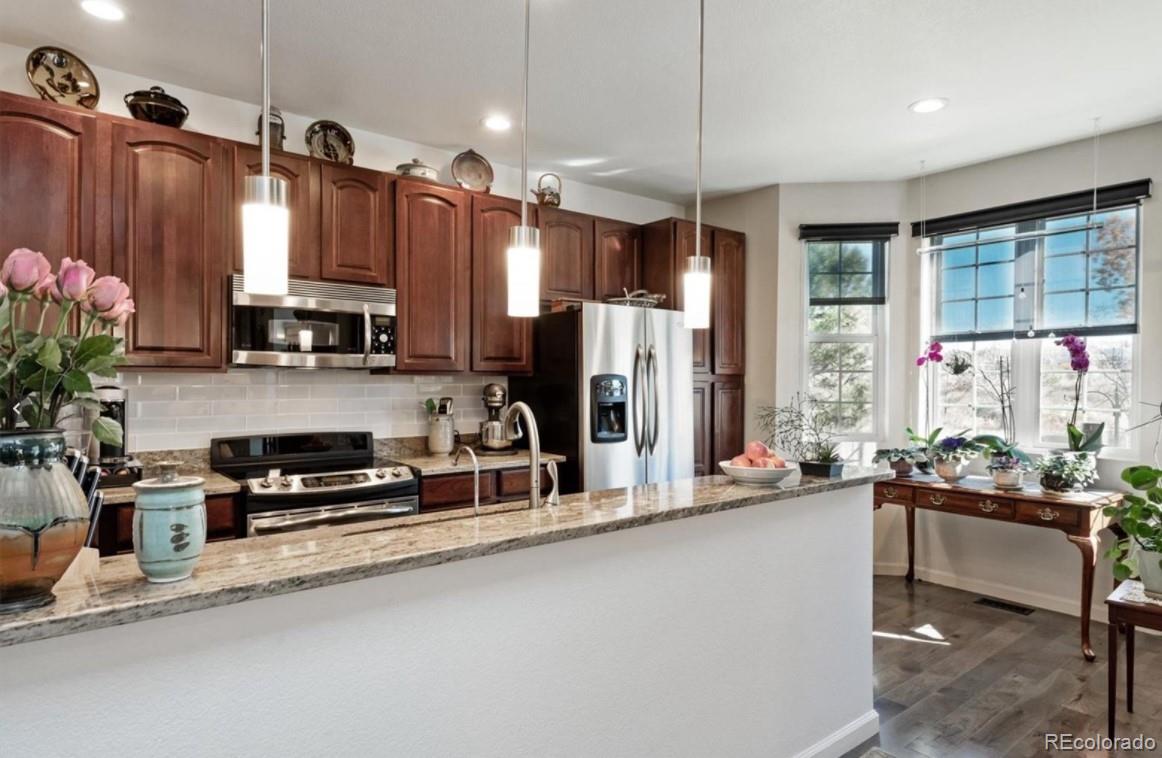 2700 W Greens Place