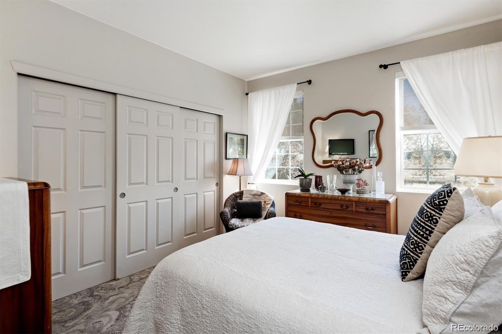 2700 W Greens Place