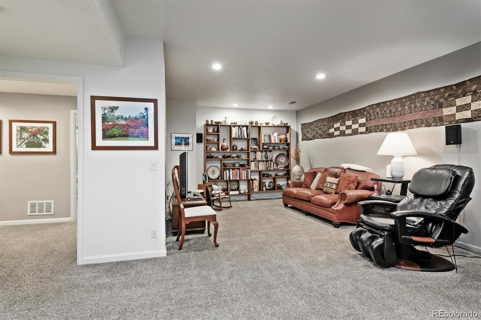 2700 W Greens Place