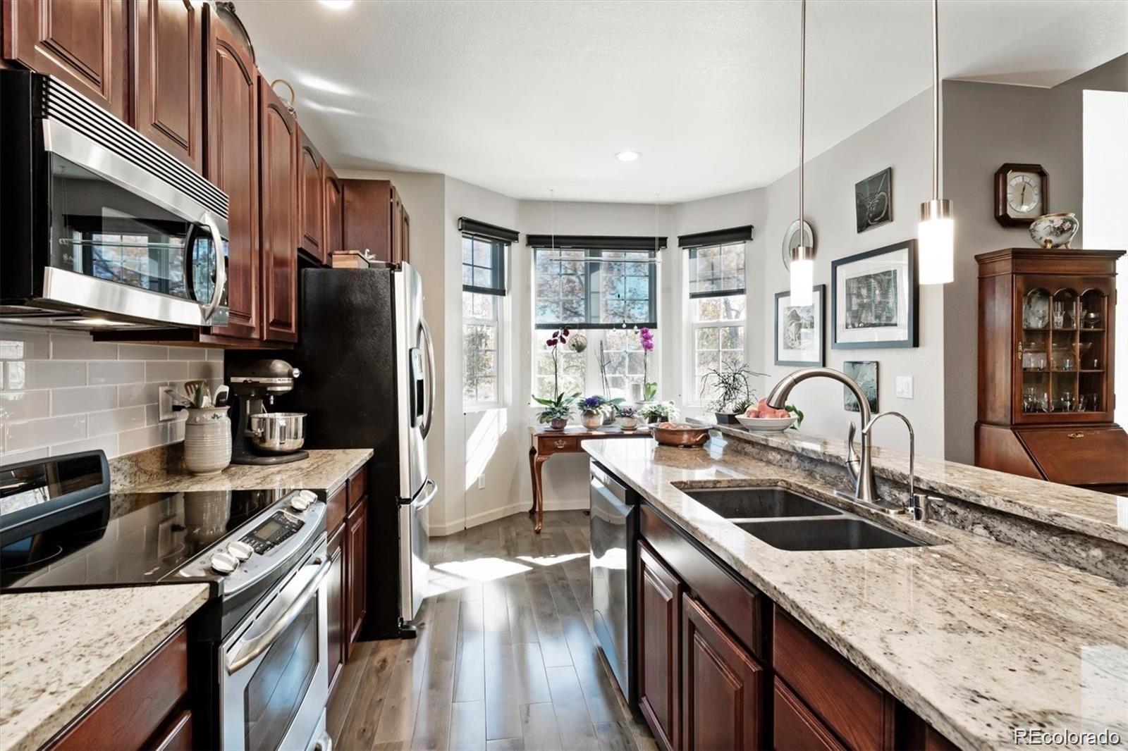2700 W Greens Place