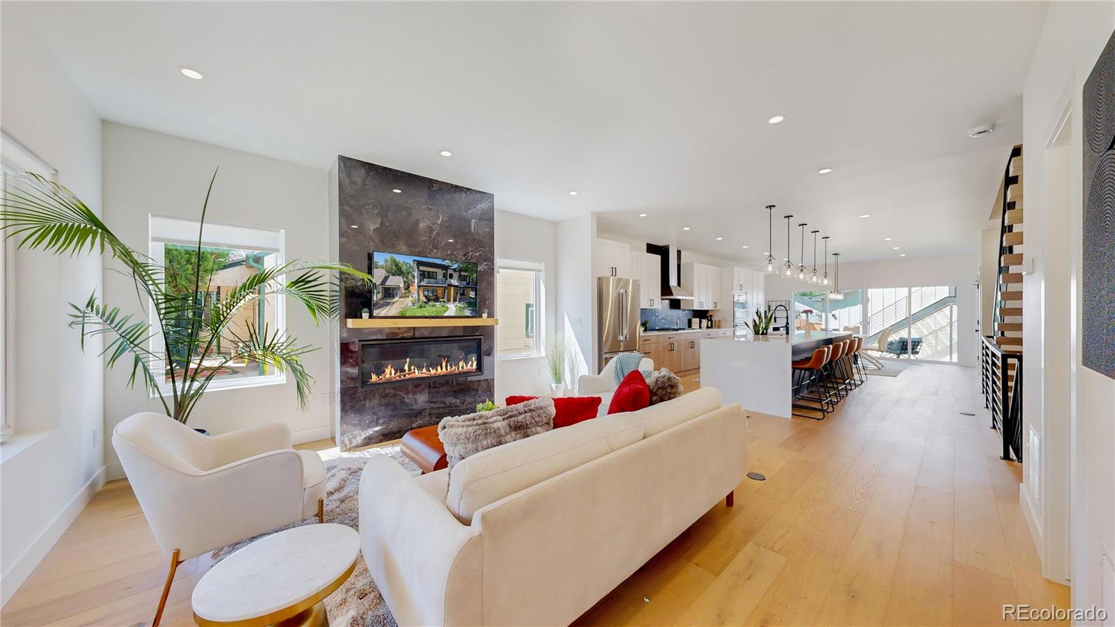 2405 S Franklin