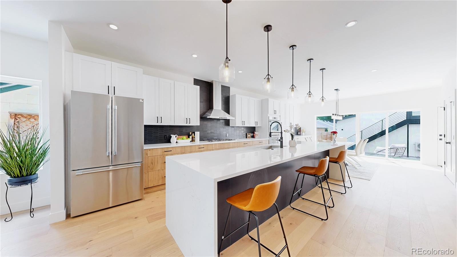 2405 S Franklin