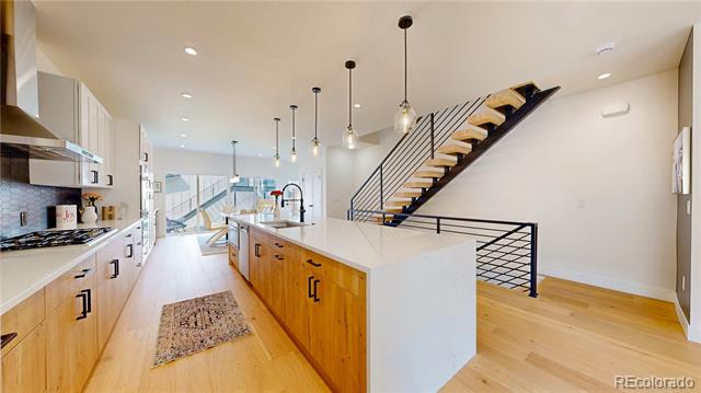 2405 S Franklin