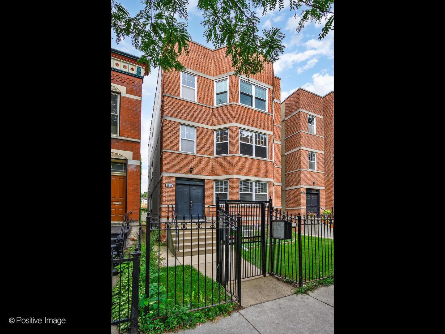 1520 N Leavitt Street Unit: 2