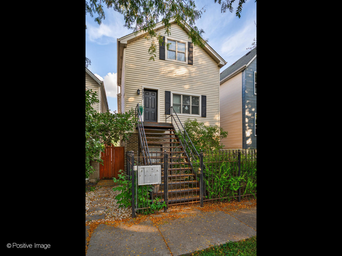 2927 N Gresham Avenue Unit: 201