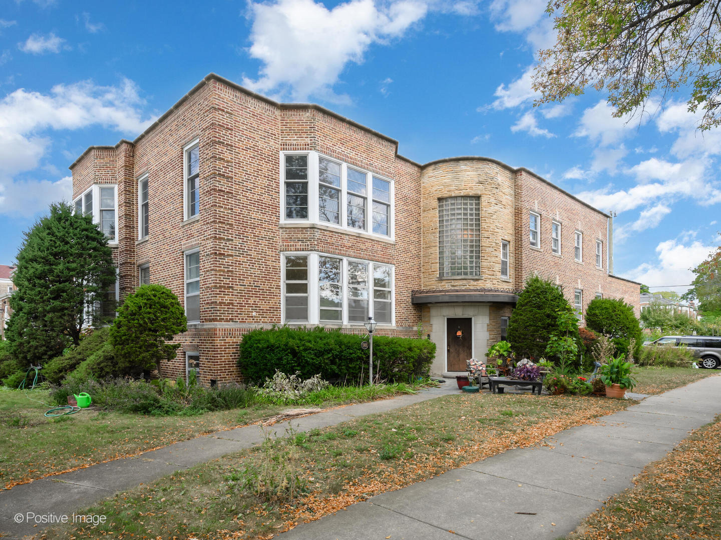 5901 N Saint Louis Avenue Unit: 1