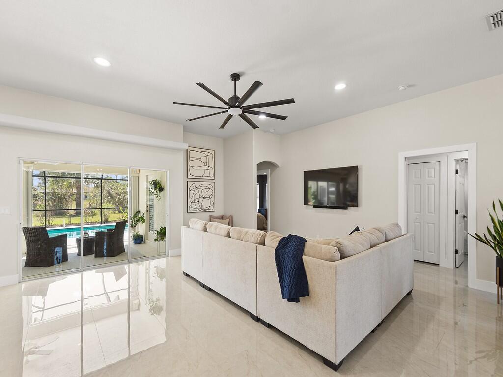5952 NW Favian Avenue, Port St. Lucie