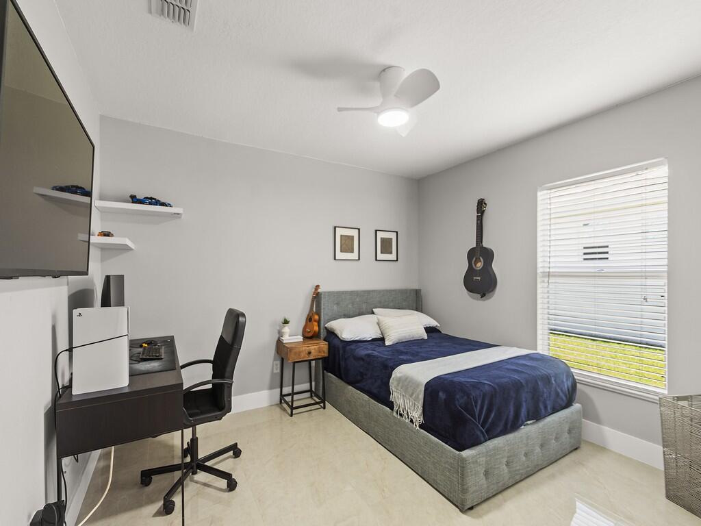 5952 NW Favian Avenue, Port St. Lucie