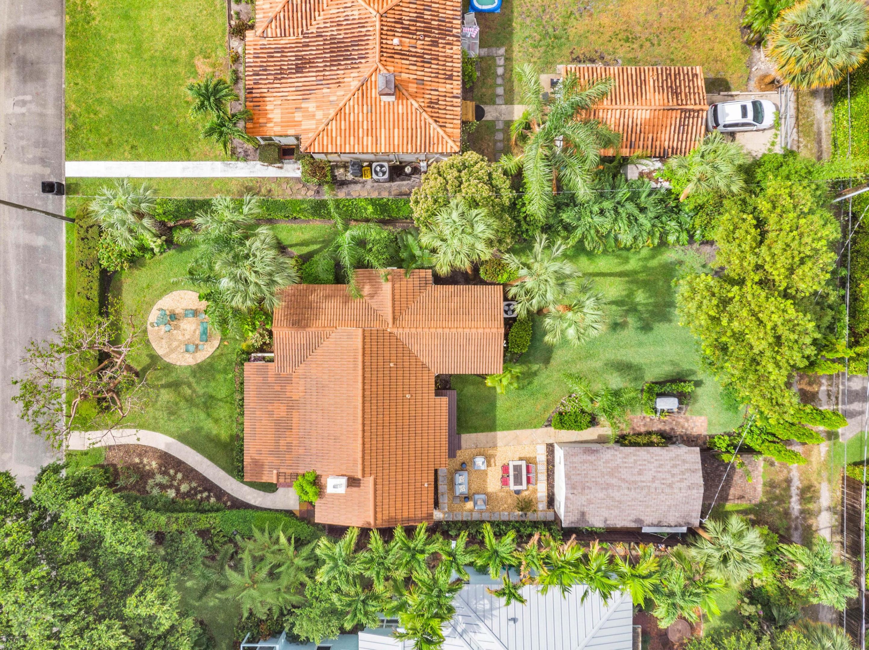 1219 N Lakeside Drive
