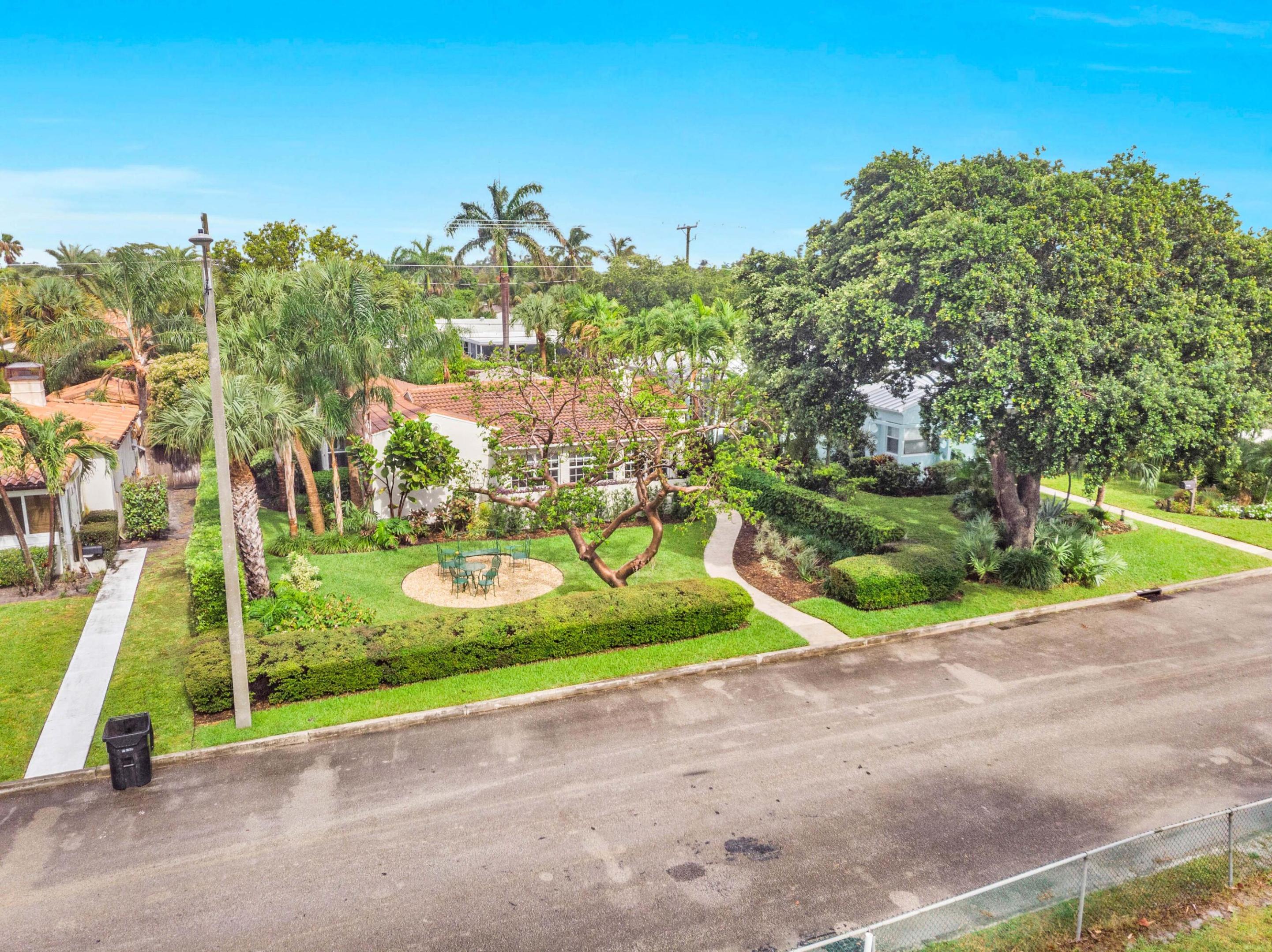 1219 N Lakeside Drive