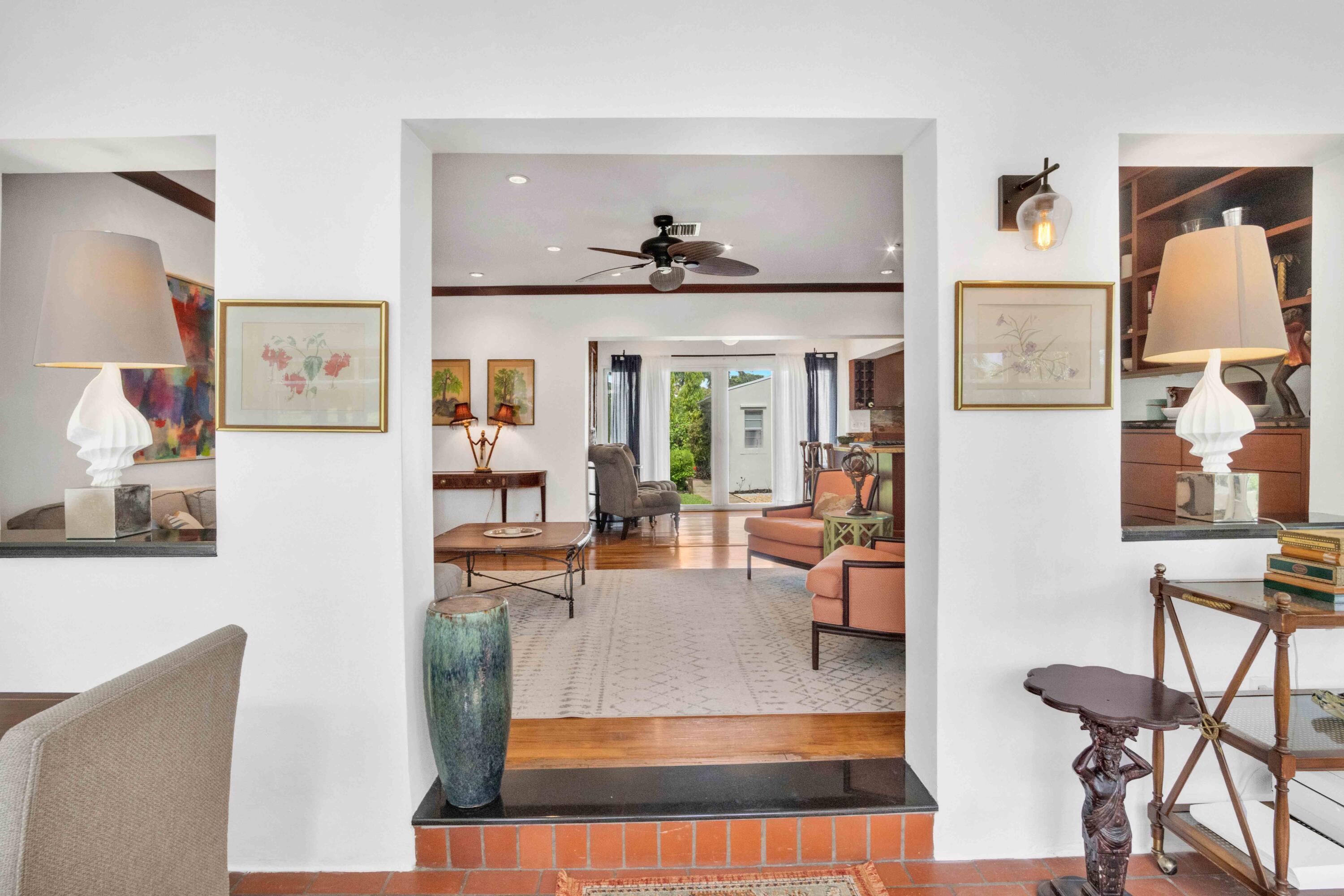 1219 N Lakeside Drive