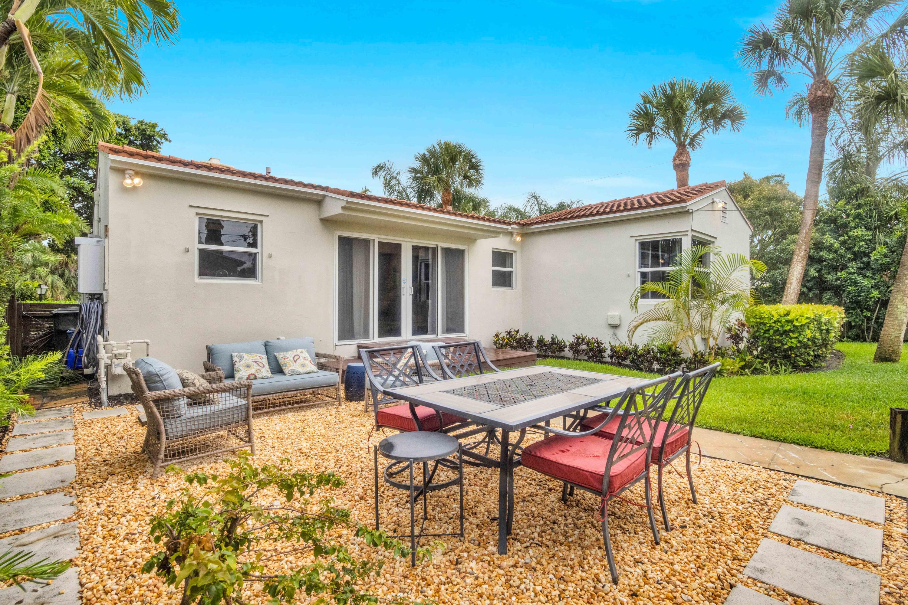 1219 N Lakeside Drive