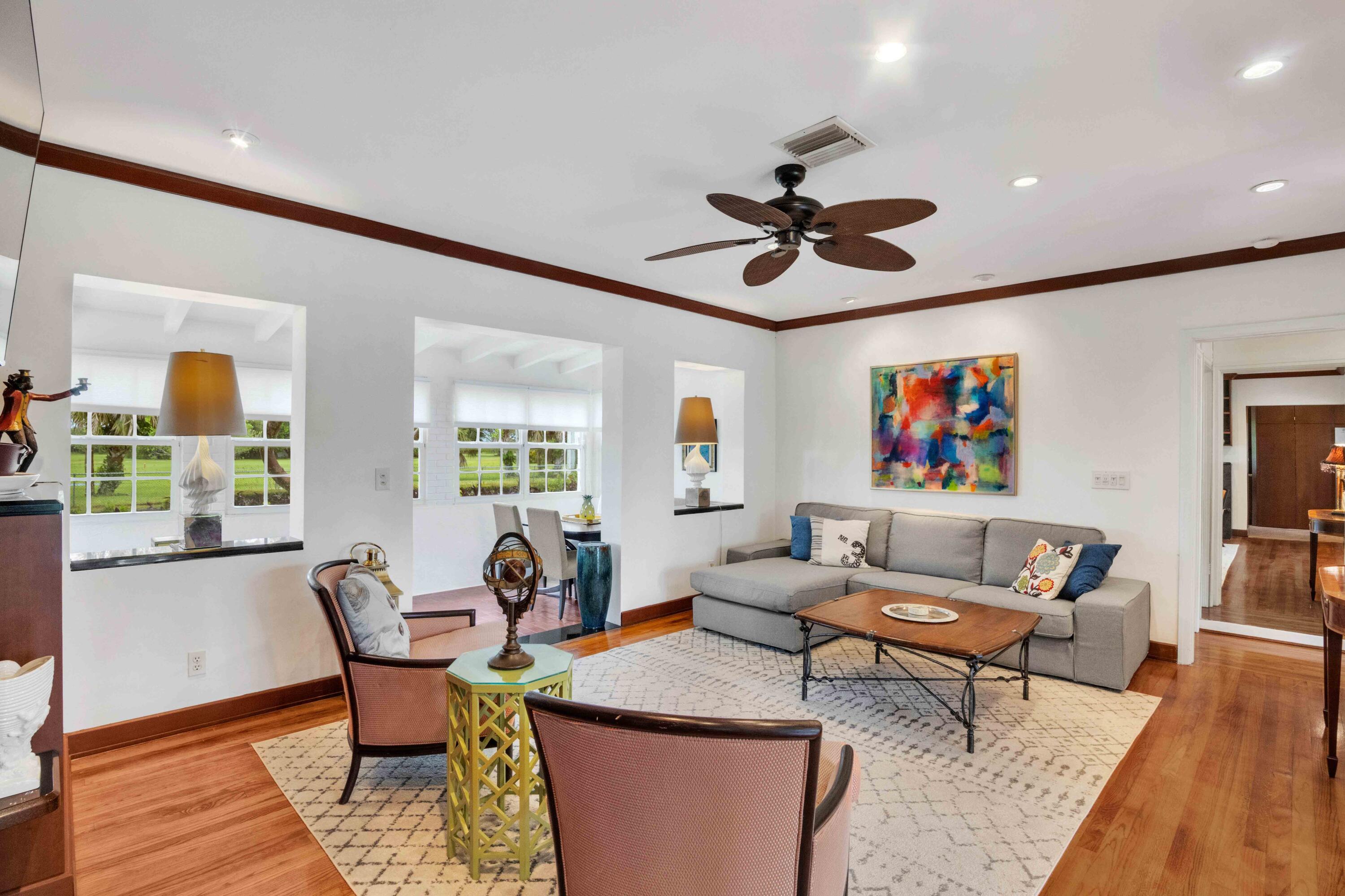 1219 N Lakeside Drive