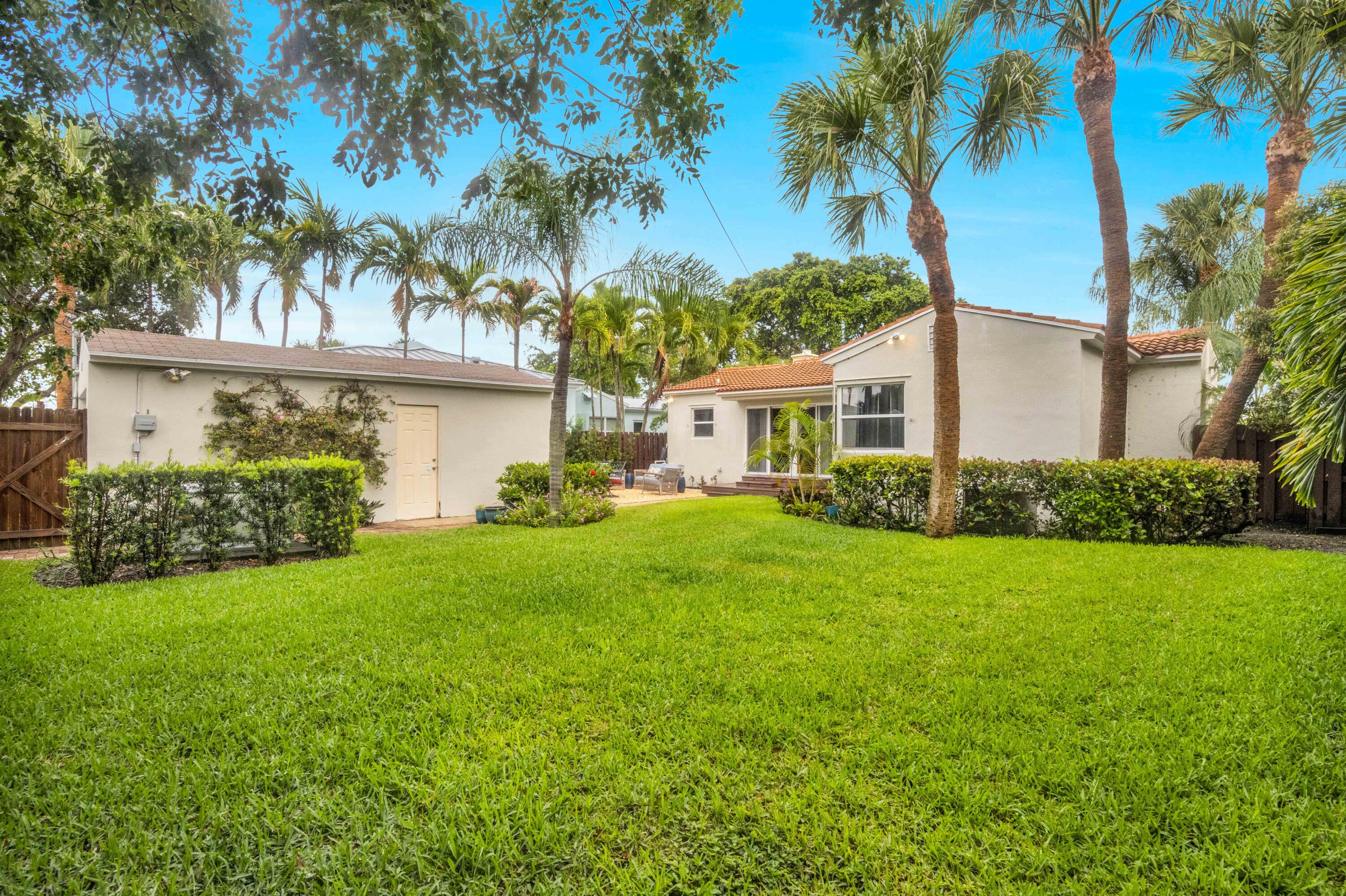 1219 N Lakeside Drive