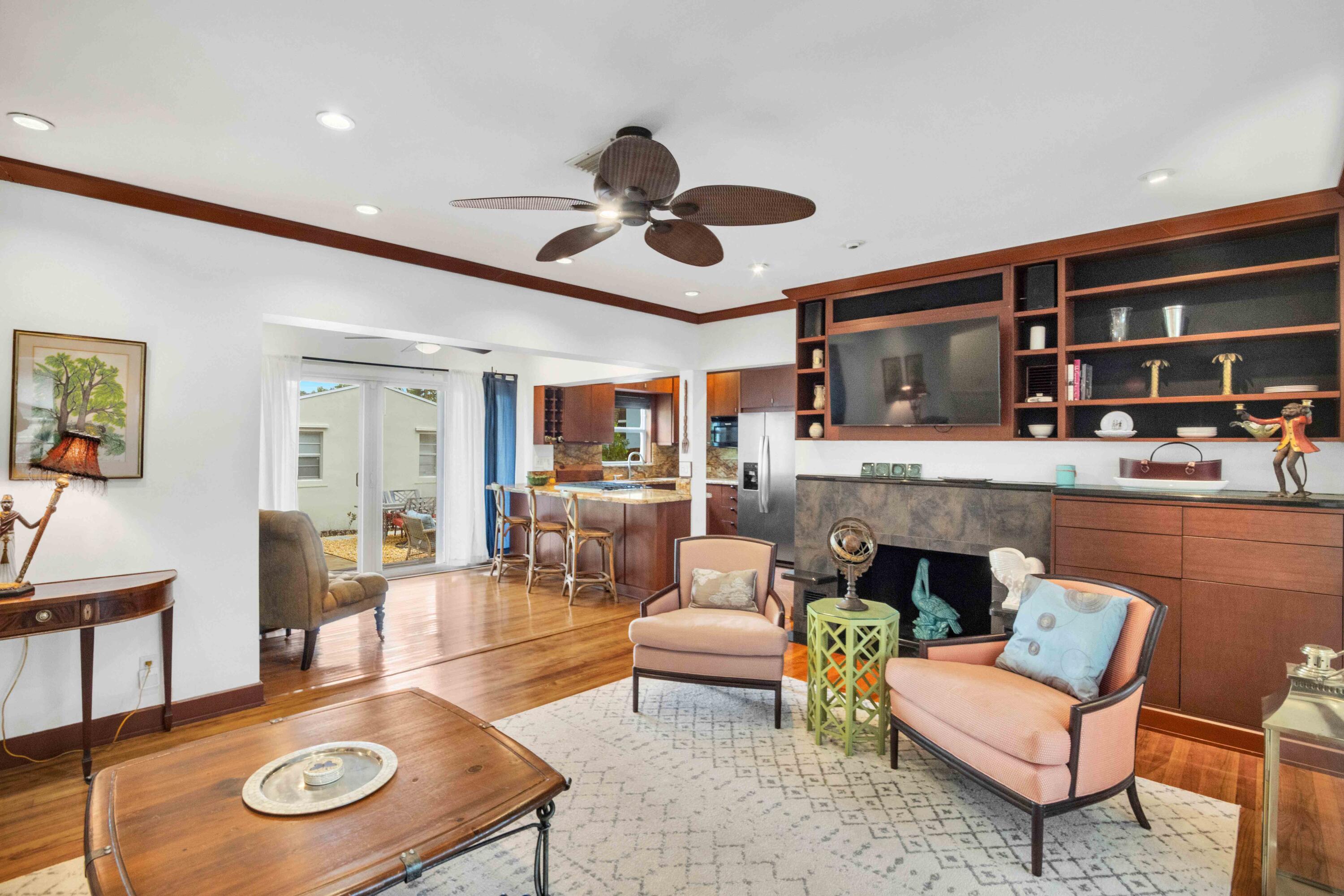 1219 N Lakeside Drive