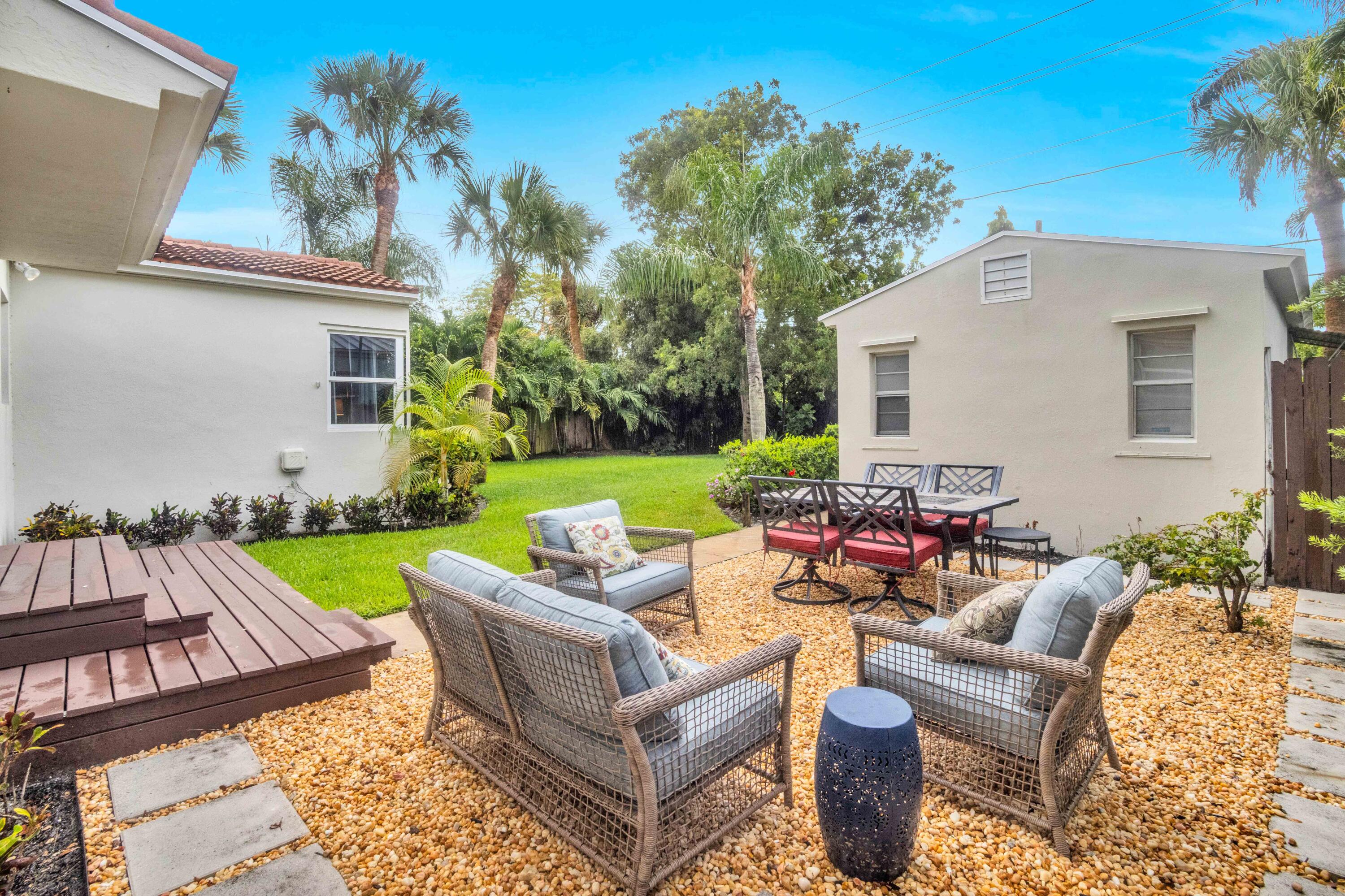 1219 N Lakeside Drive
