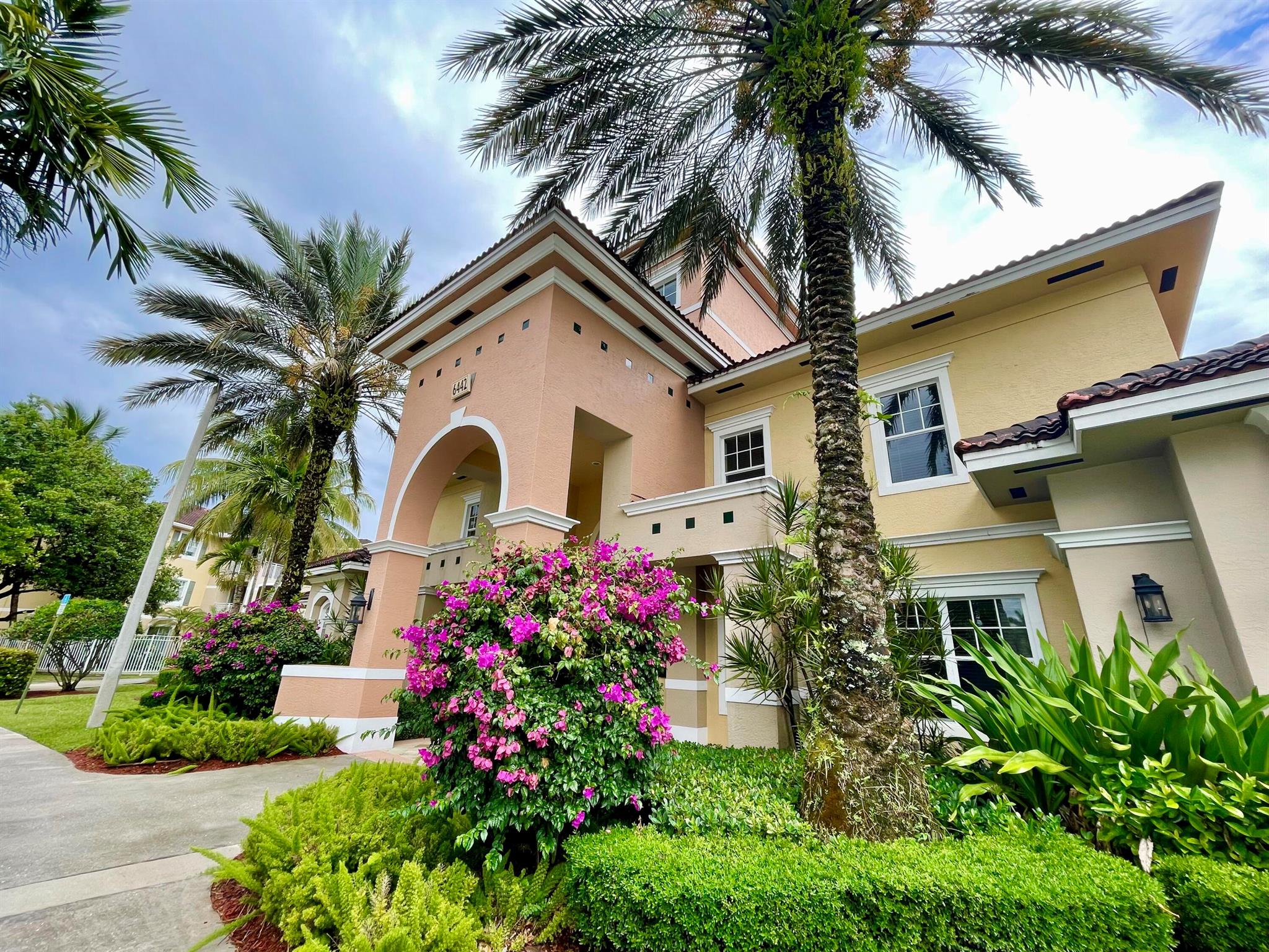 6533 Emerald Dunes Drive 107