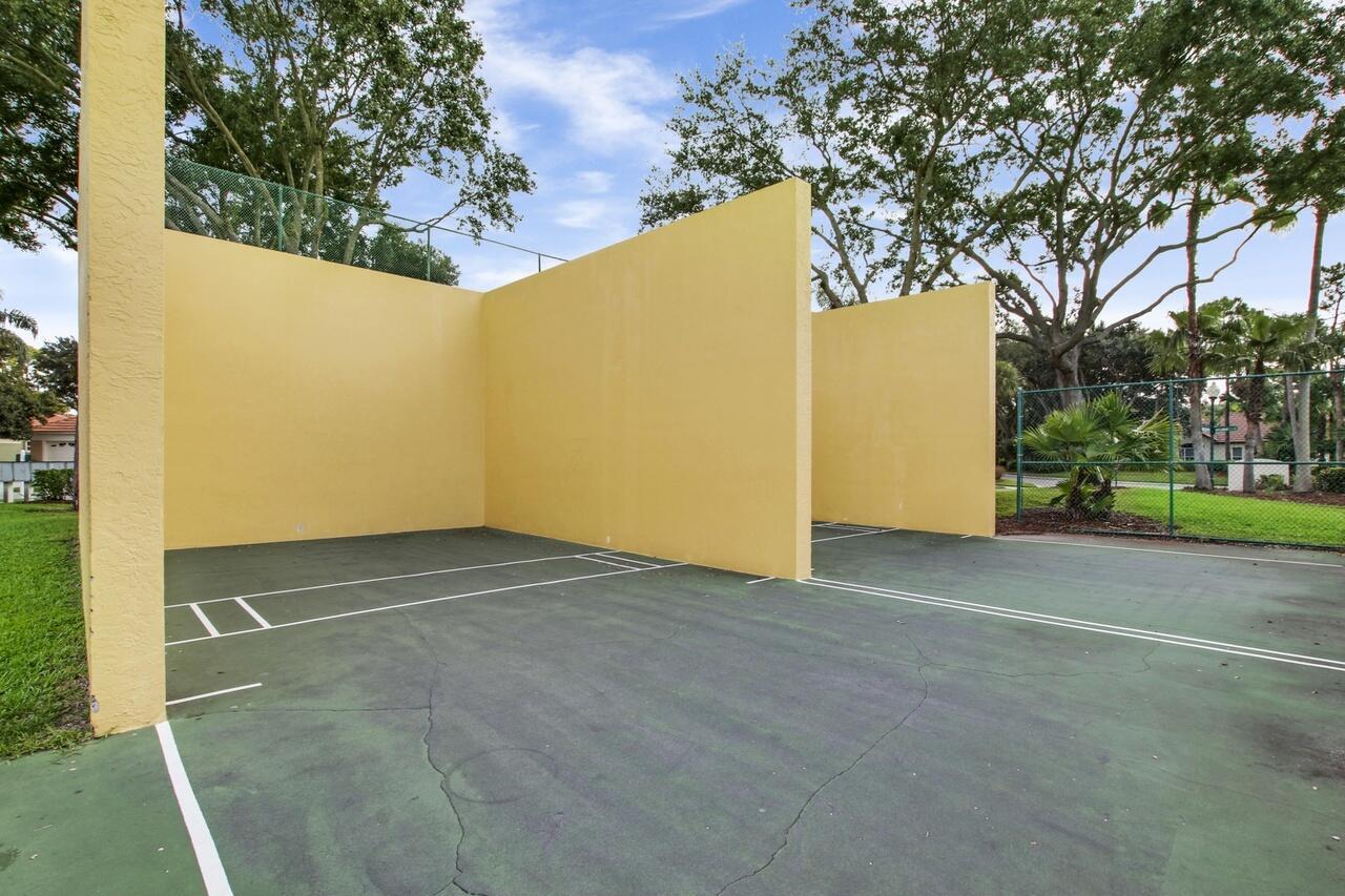 6086 Seminole Gardens Circle