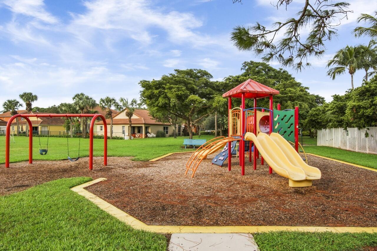 6086 Seminole Gardens Circle