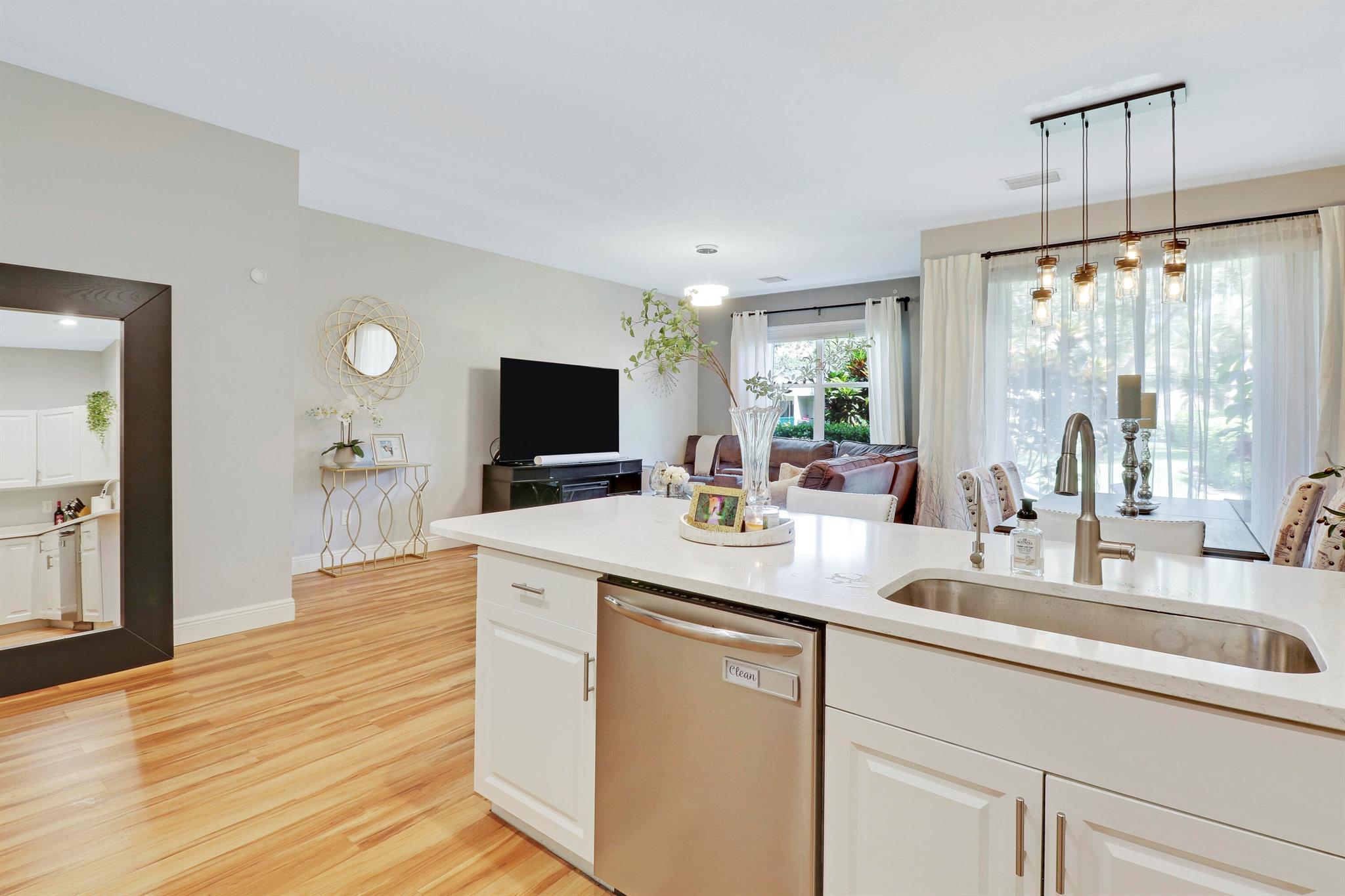 6086 Seminole Gardens Circle