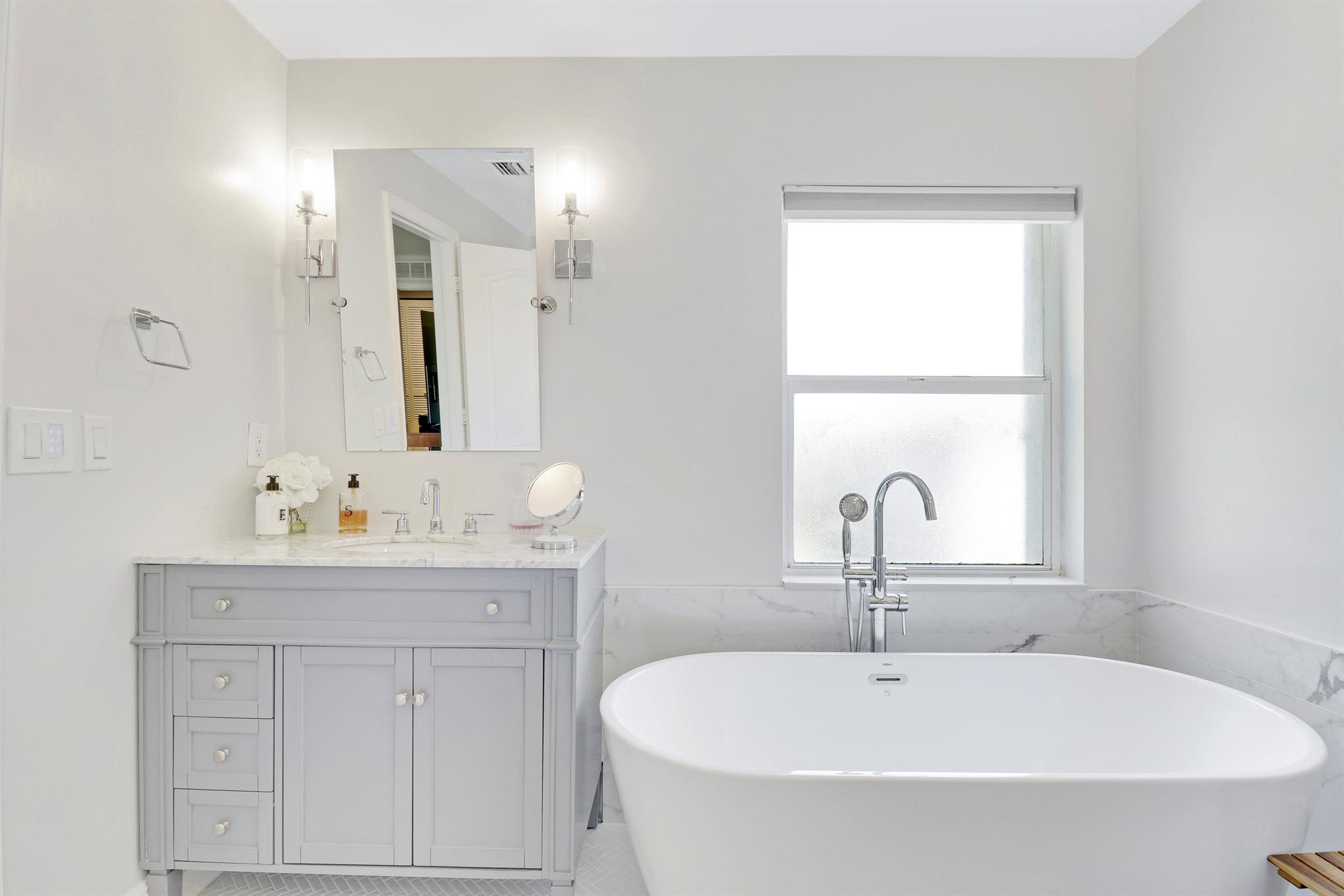 6086 Seminole Gardens Circle