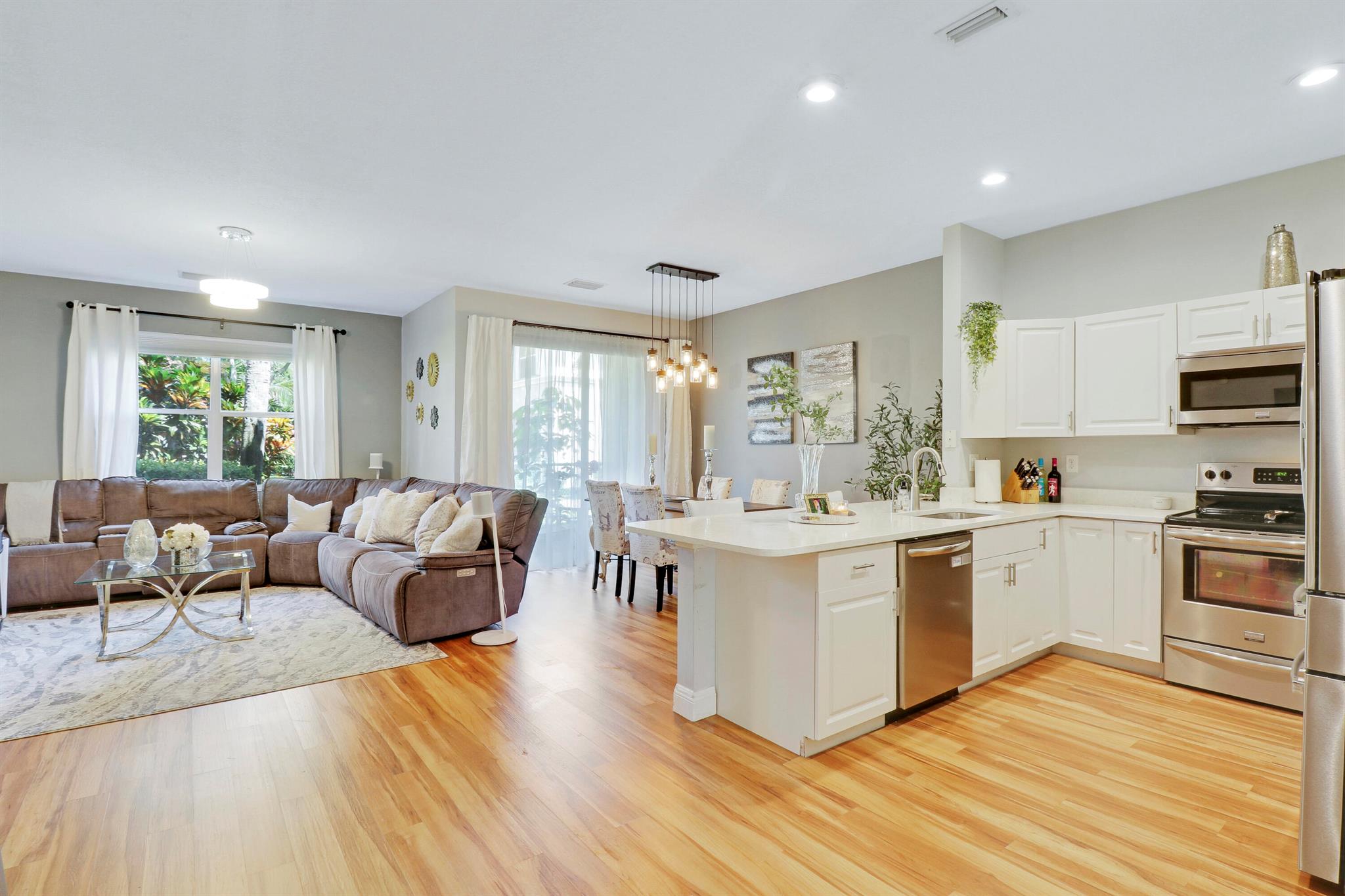 6086 Seminole Gardens Circle