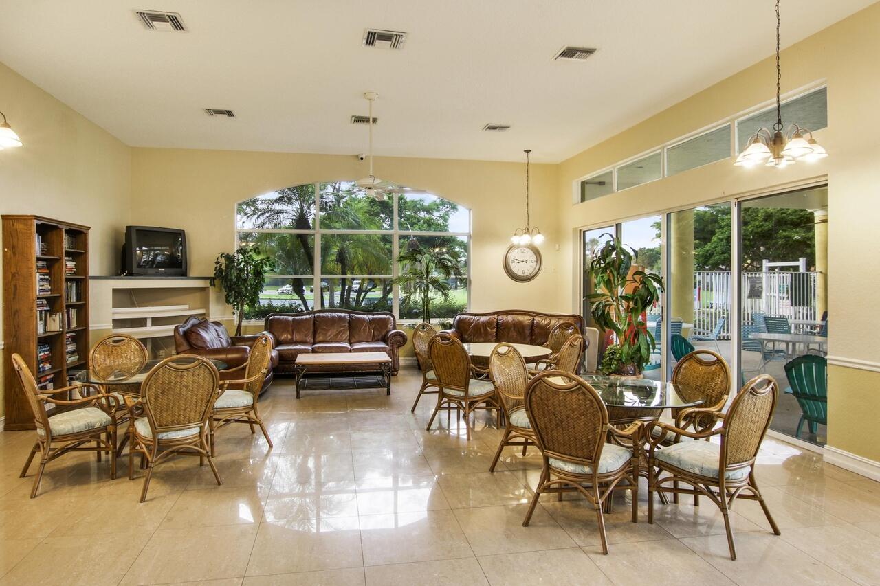 6086 Seminole Gardens Circle