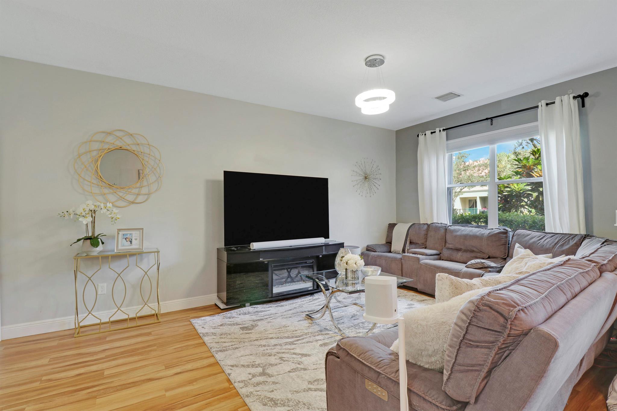 6086 Seminole Gardens Circle