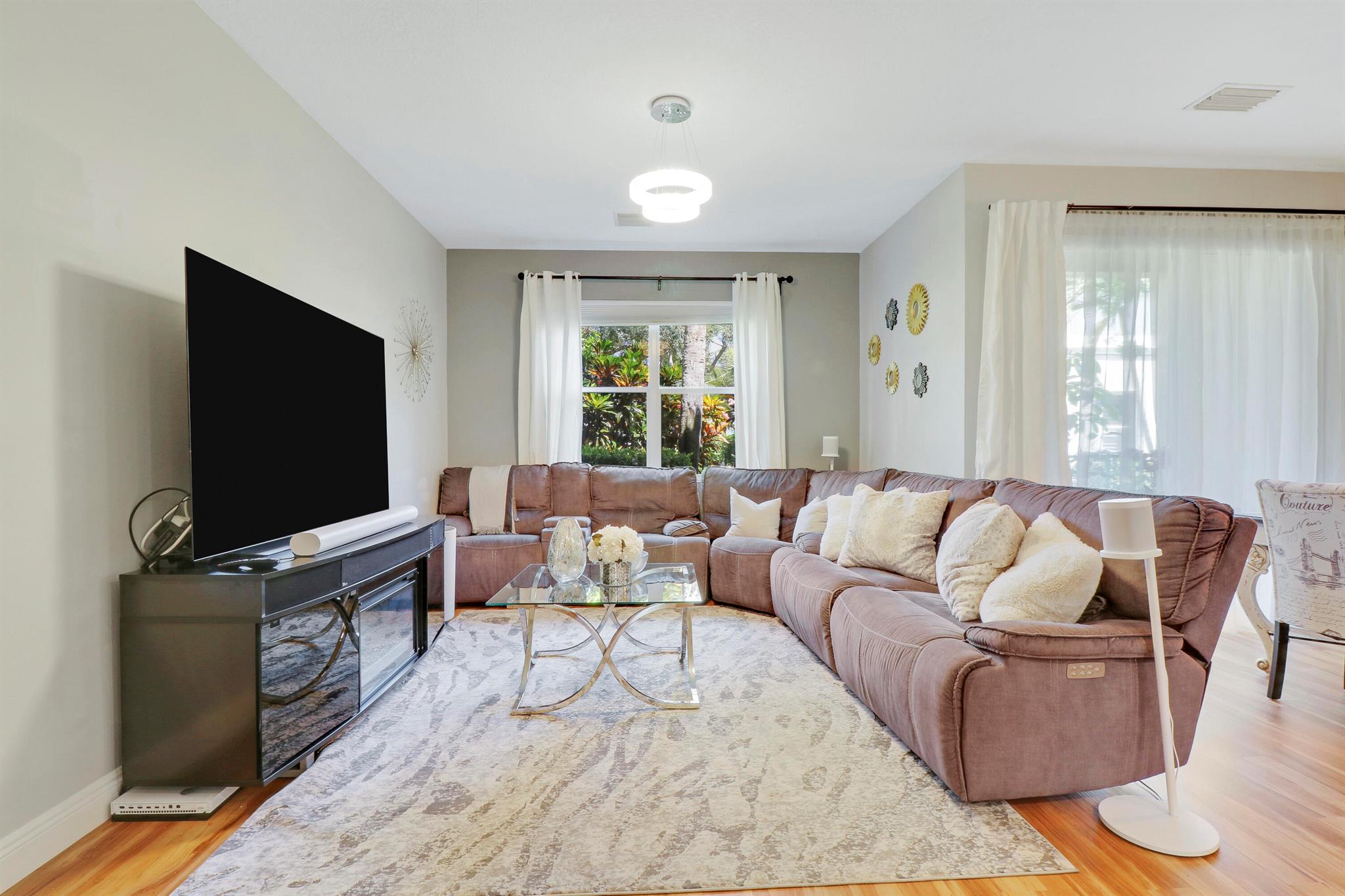 6086 Seminole Gardens Circle