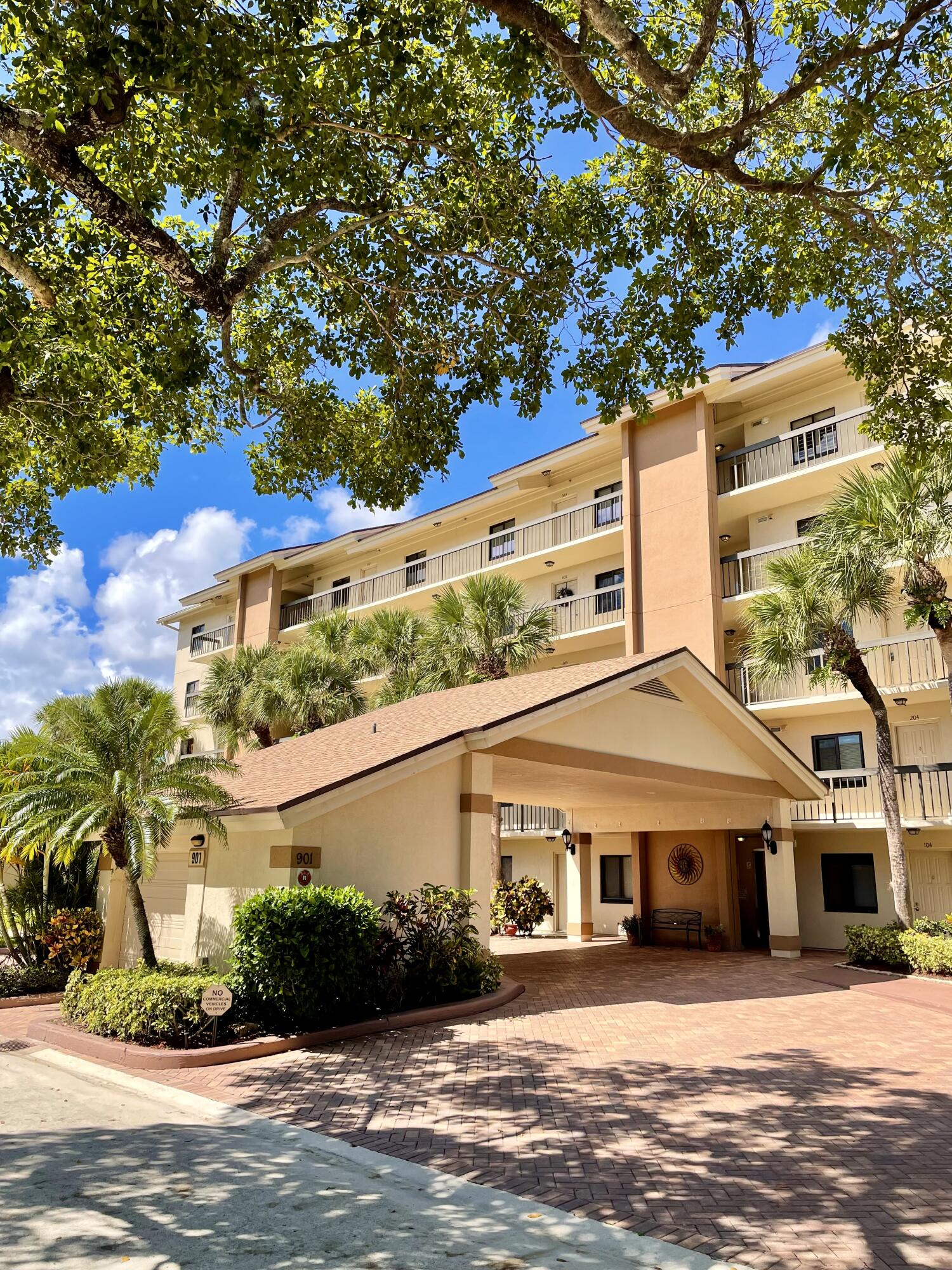 901 SW Seafarer Circle 202