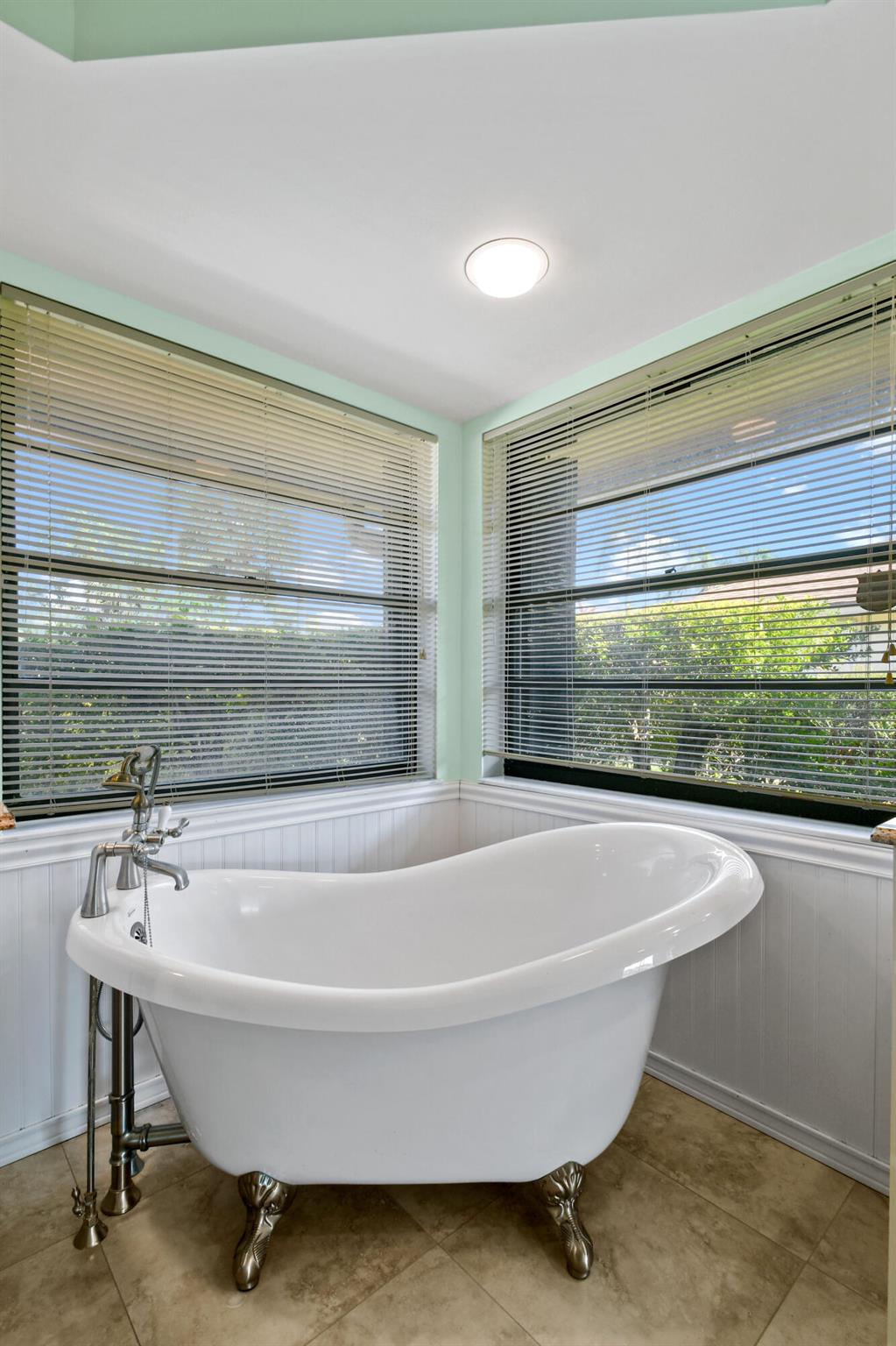 7094 SE Bunker Hill Drive