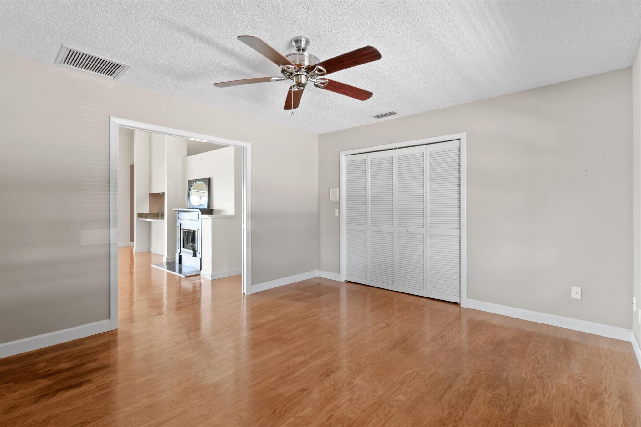 7094 SE Bunker Hill Drive