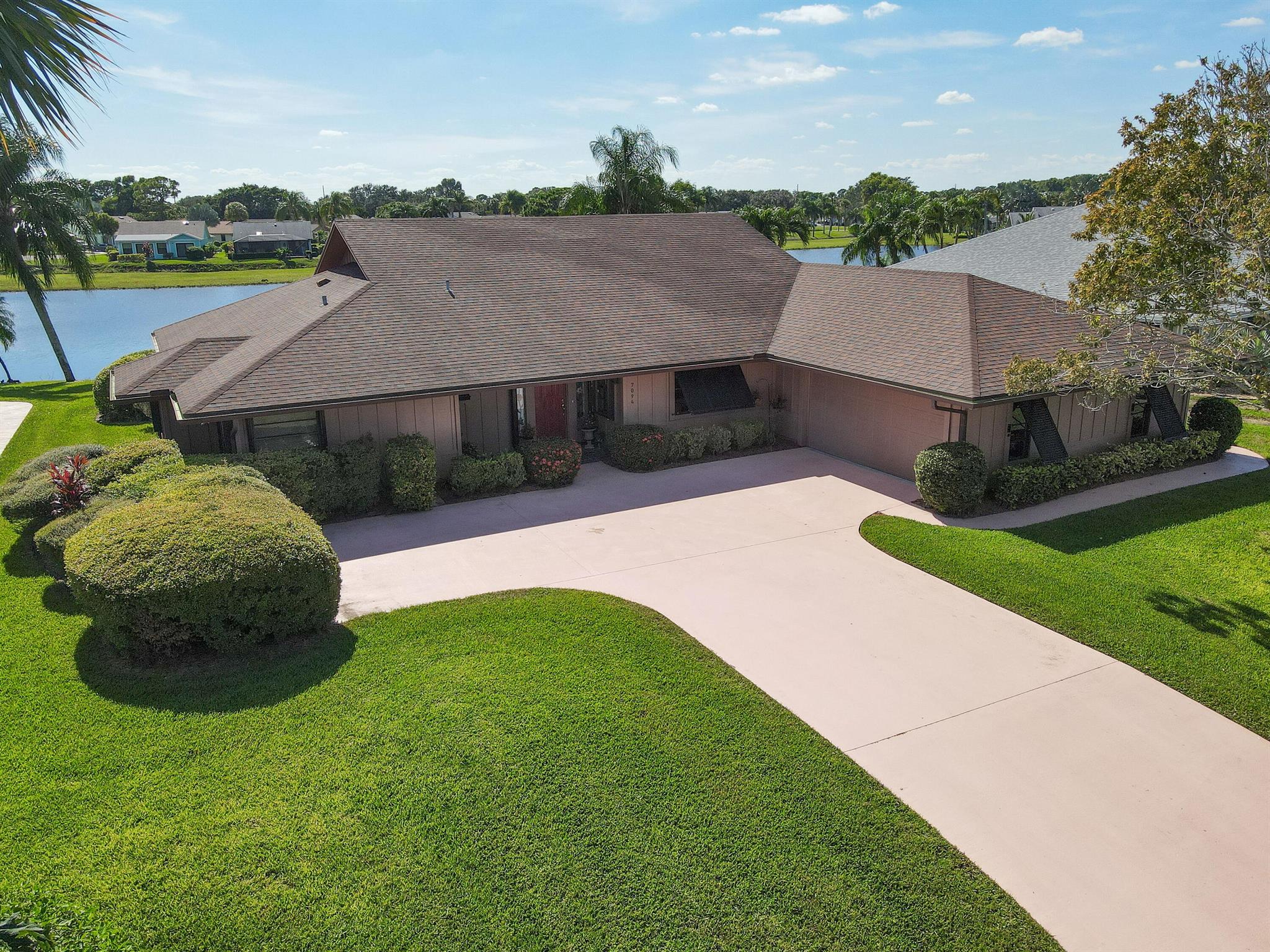 7094 SE Bunker Hill Drive