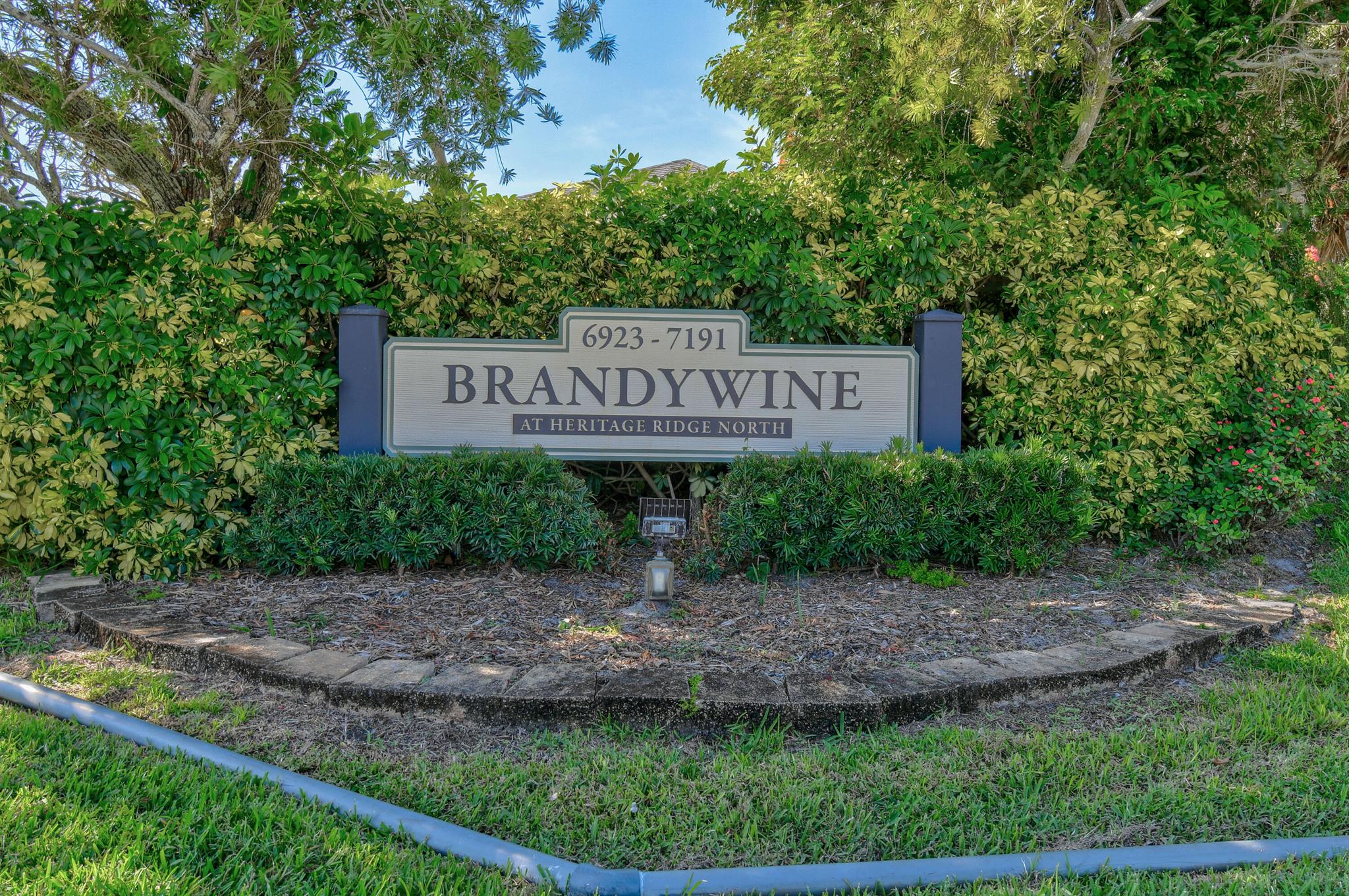 7094 SE Bunker Hill Drive