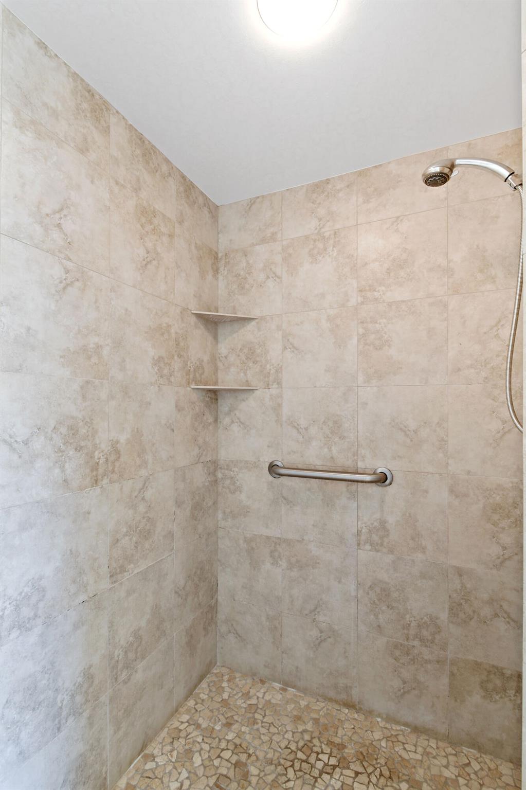 7094 SE Bunker Hill Drive