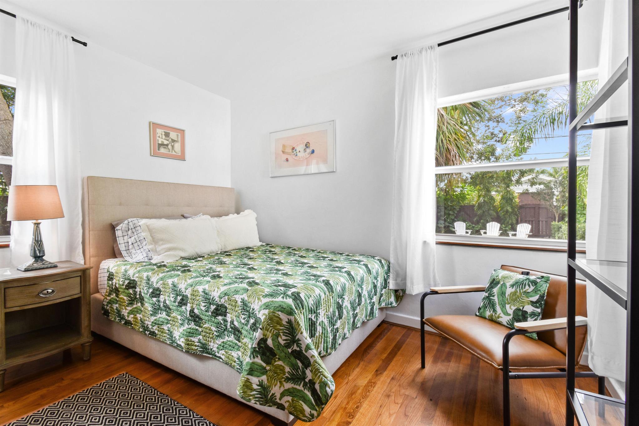 1219 N Lakeside Drive