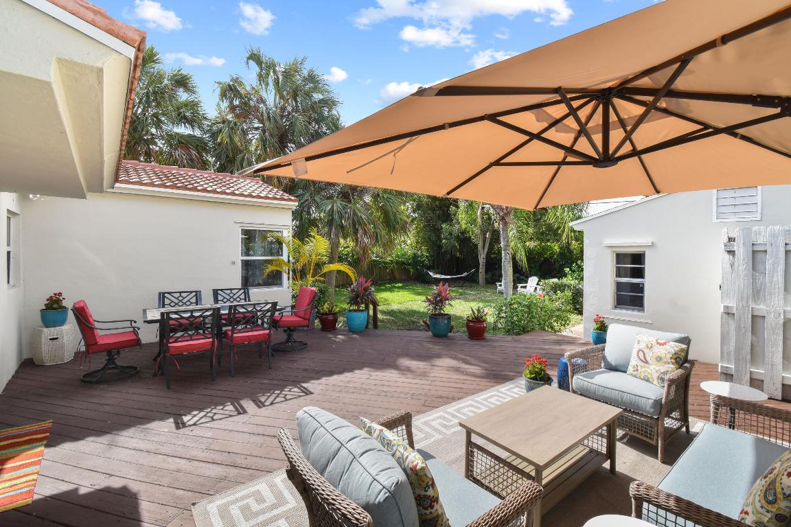 1219 N Lakeside Drive