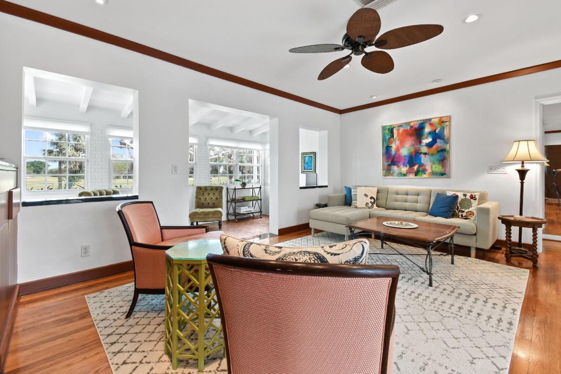 1219 N Lakeside Drive