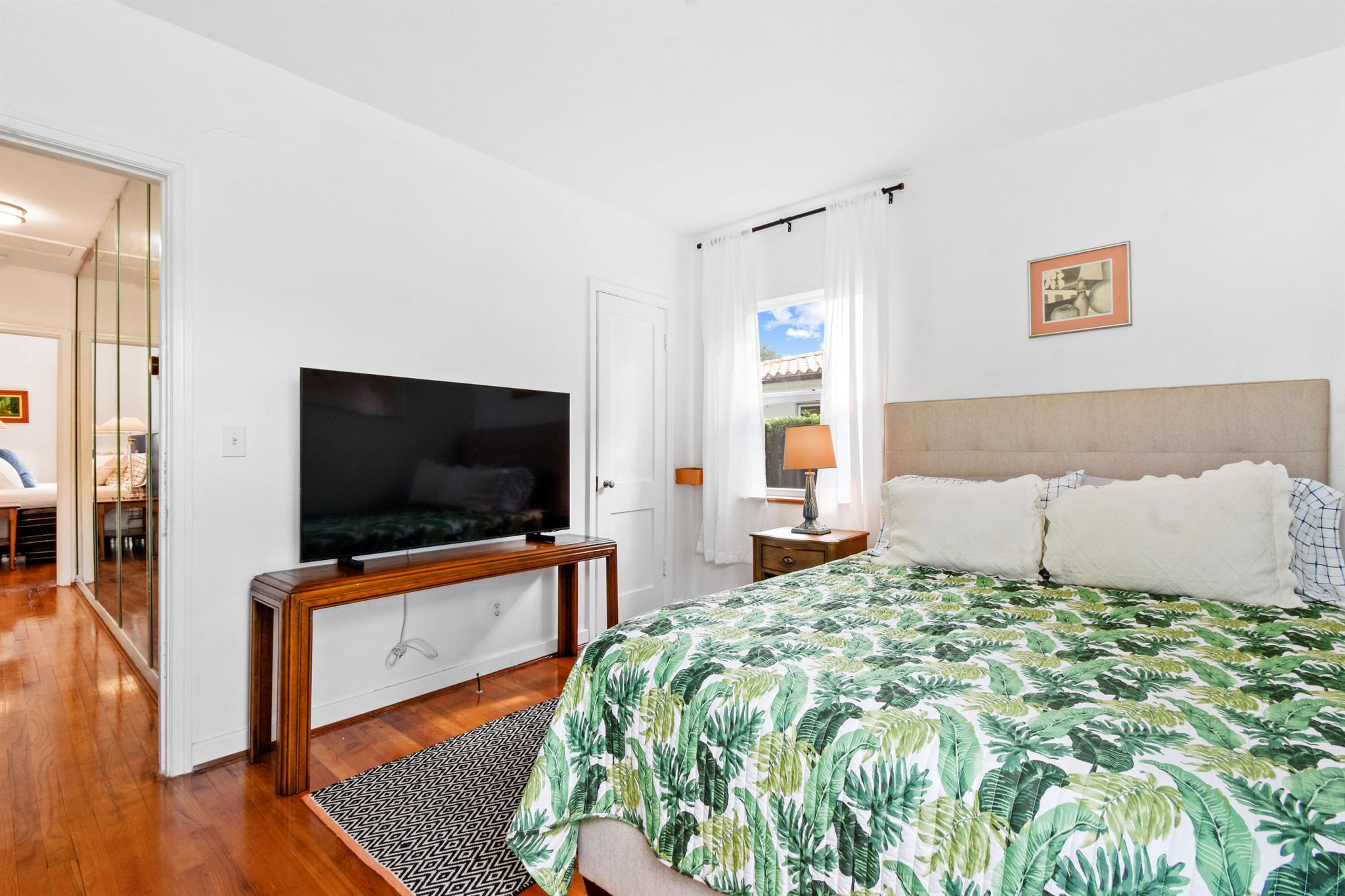 1219 N Lakeside Drive