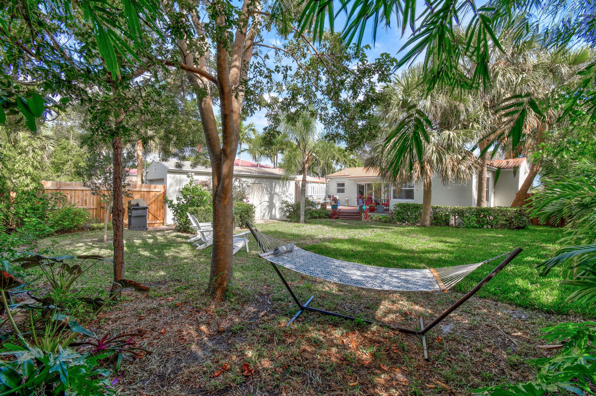 1219 N Lakeside Drive