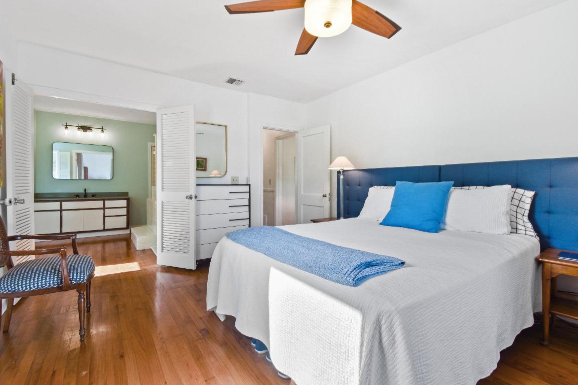 1219 N Lakeside Drive