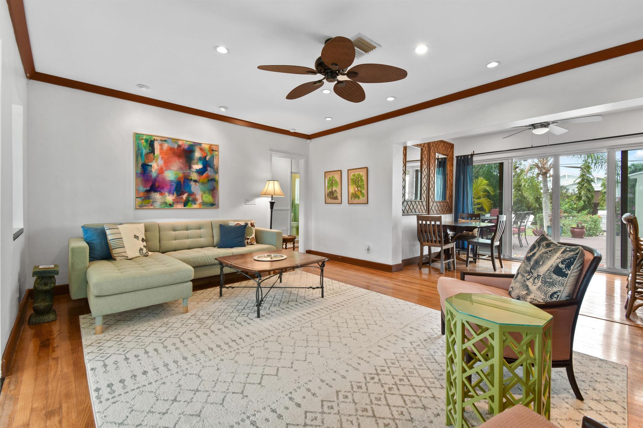 1219 N Lakeside Drive