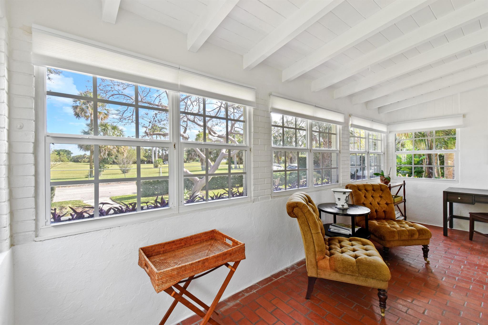 1219 N Lakeside Drive