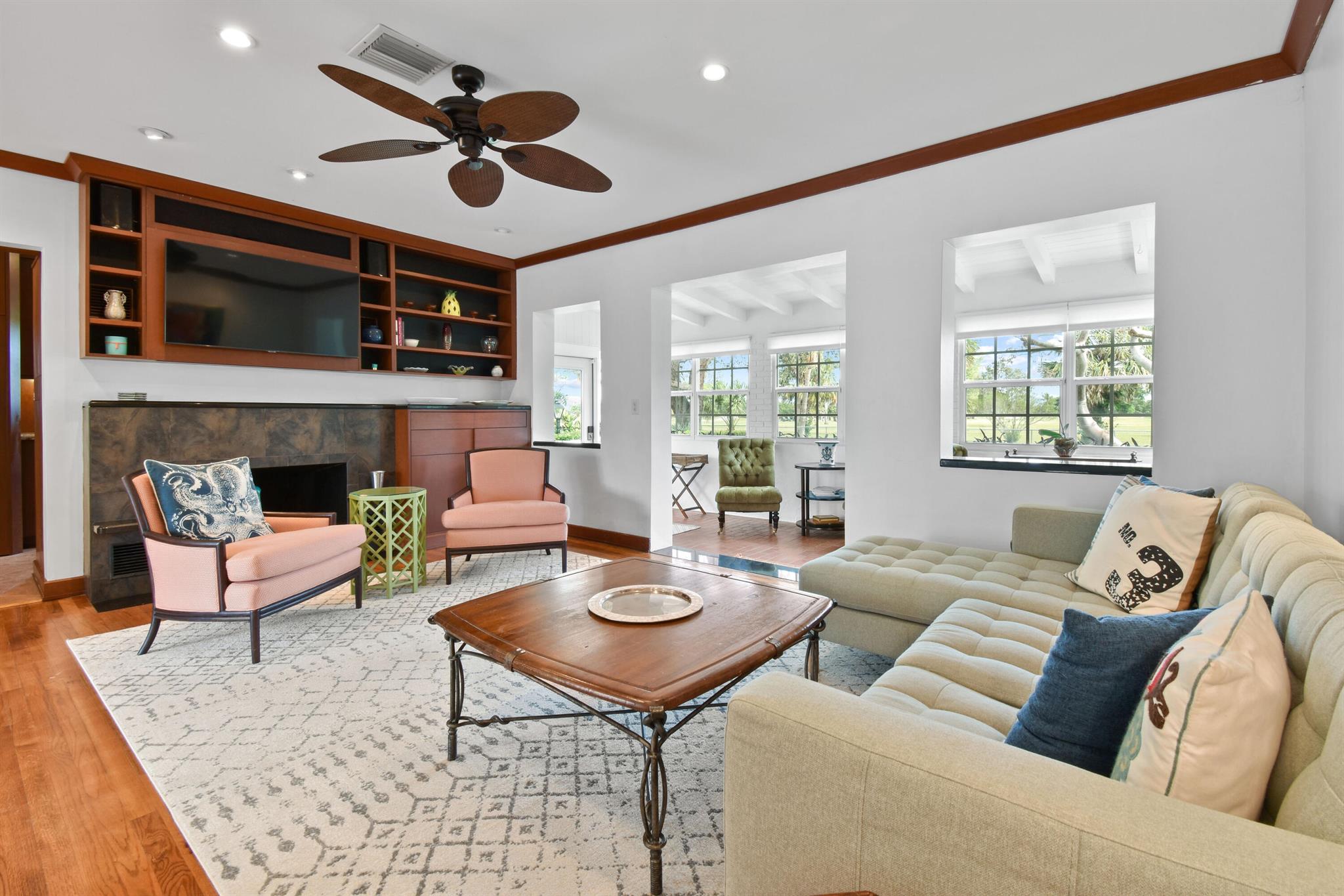 1219 N Lakeside Drive