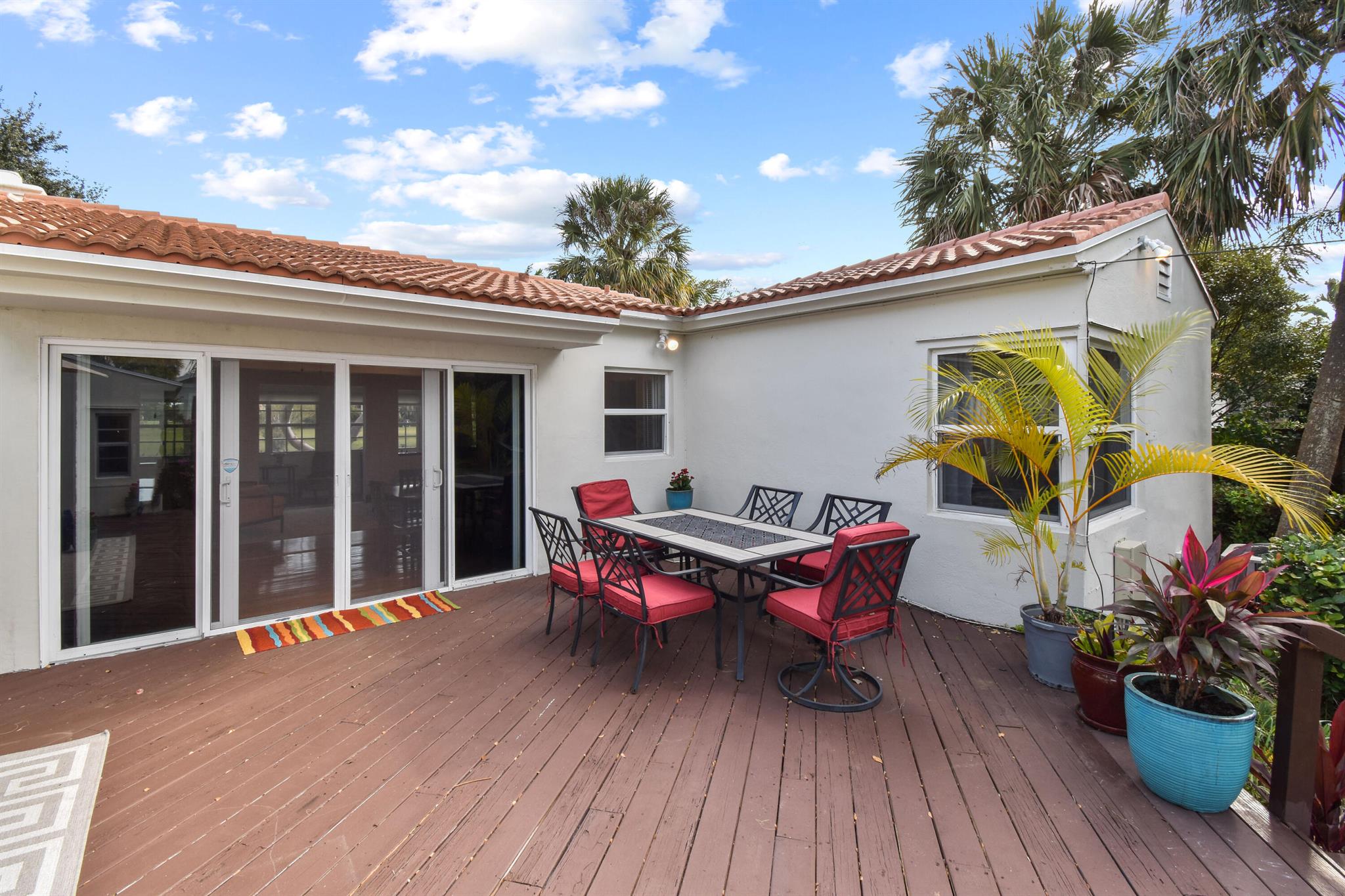 1219 N Lakeside Drive