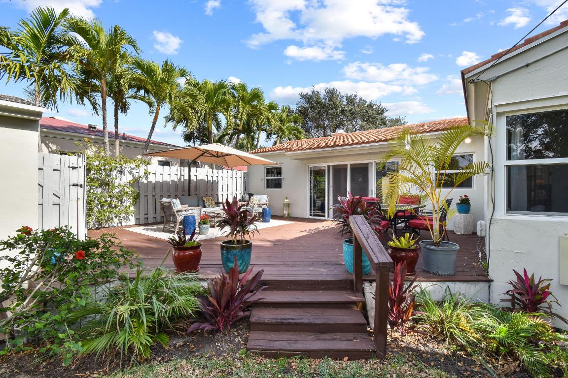 1219 N Lakeside Drive