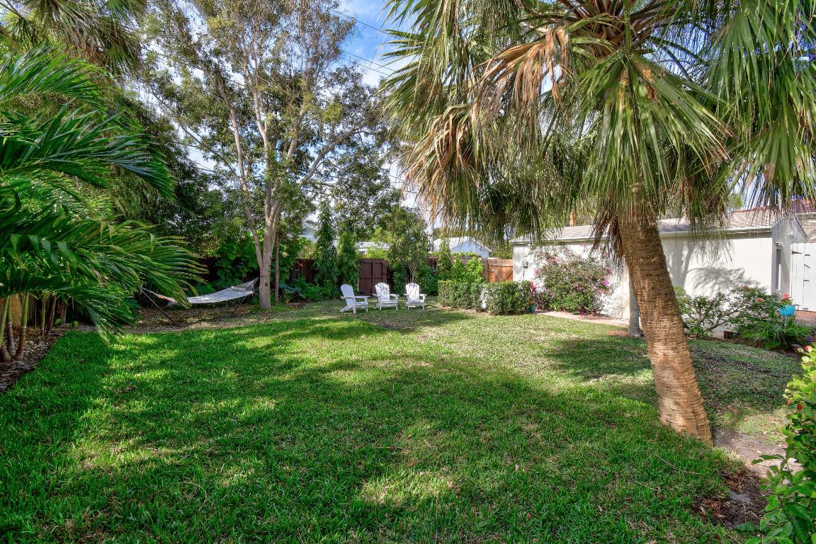 1219 N Lakeside Drive