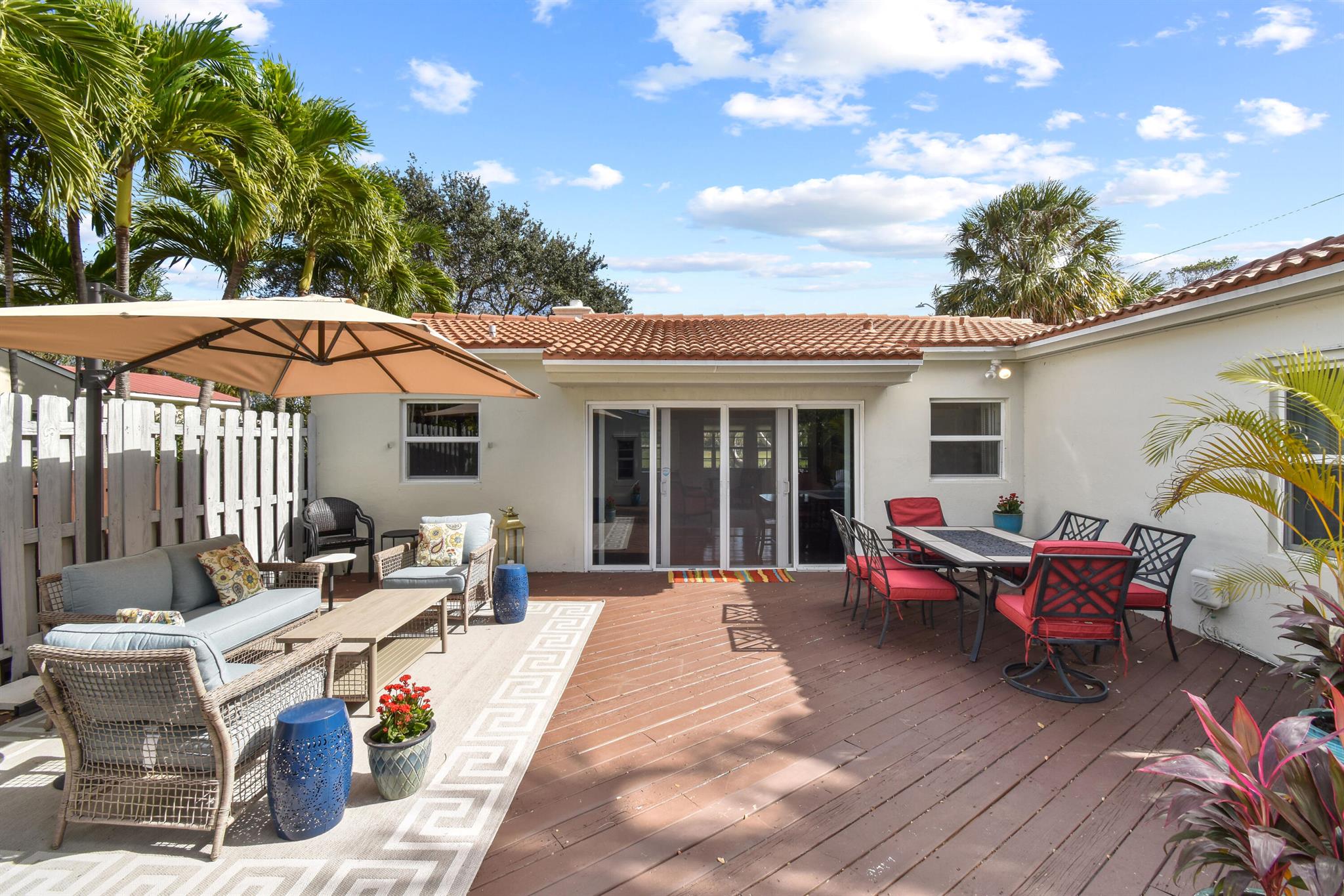 1219 N Lakeside Drive