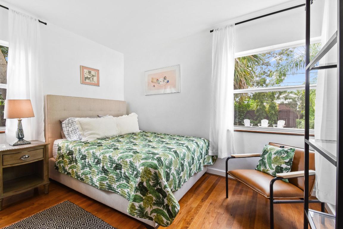 1219 N Lakeside Drive